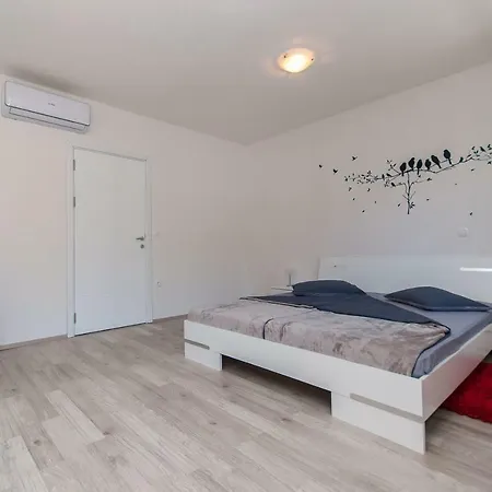 Matanovi Dvori וילה Slime